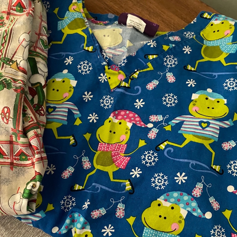Scrub Tops (bundle) - Picture 4 of 5